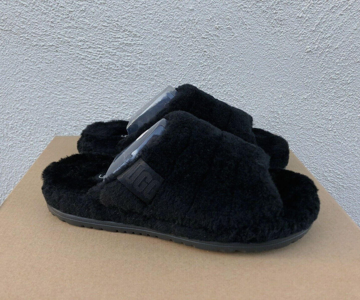 UGG BLACK ALL GENDER FLUFF YOU SHEEPSKIN SLIPPERS, MEN US 4/ WOMEN US 6 ~NIB