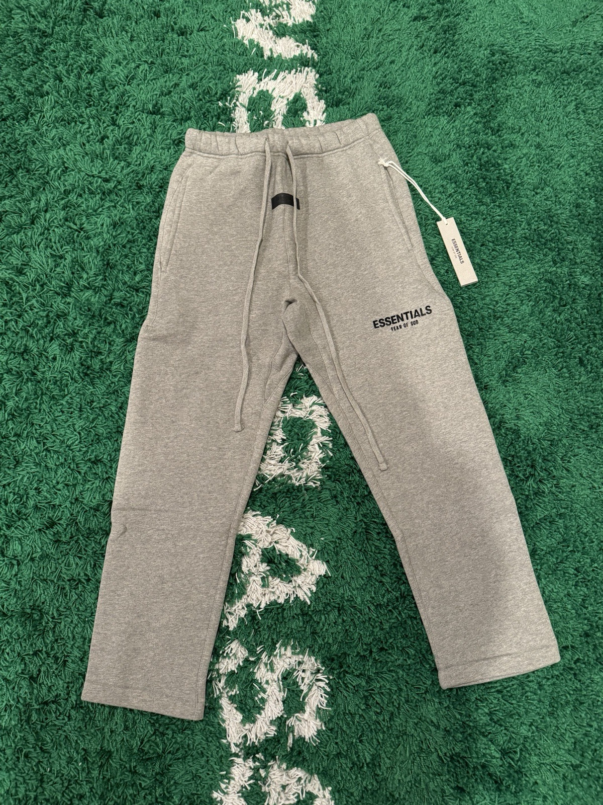 Fear of God Essentials RELAXED Sweatpants Dark Oatmeal FW22 Size M *RUN SMALL*