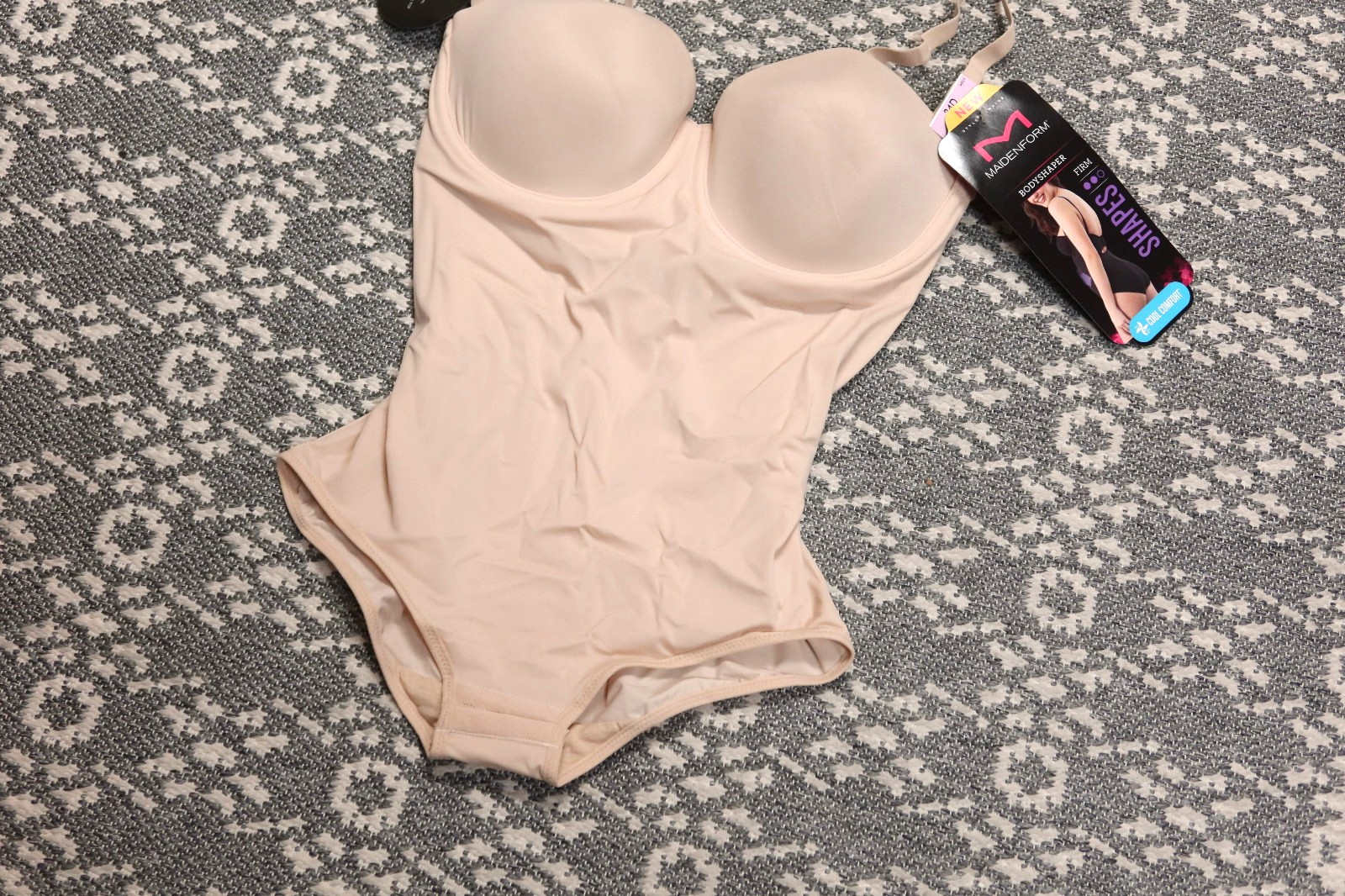 New Maidenform Firm Foundations Shaping Bodysuit – Size 34D – Beige