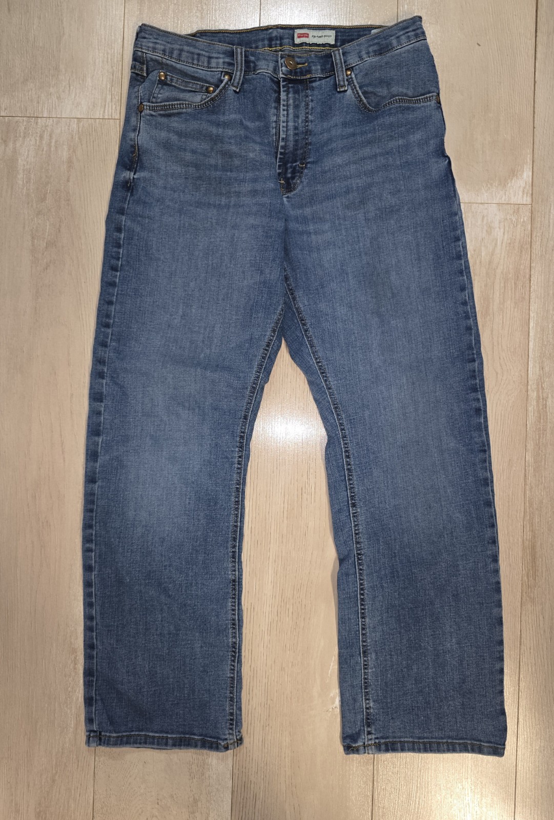 Wrangler Premium Quality Men’s Relaxed Bootcut Blue Stretch Denim Jeans
