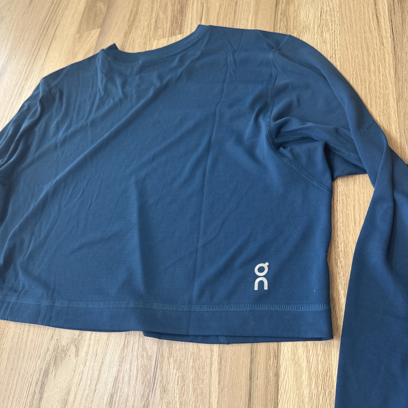 ON CLOUD Train Long Sleeve Crop Cropped Athletic Top Dark Teal, Size Medium