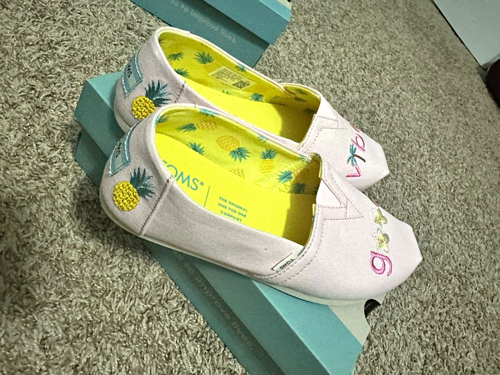 TOMS Women’s 5.5 Canvas Slip-On Flats White Floral Tropical Print