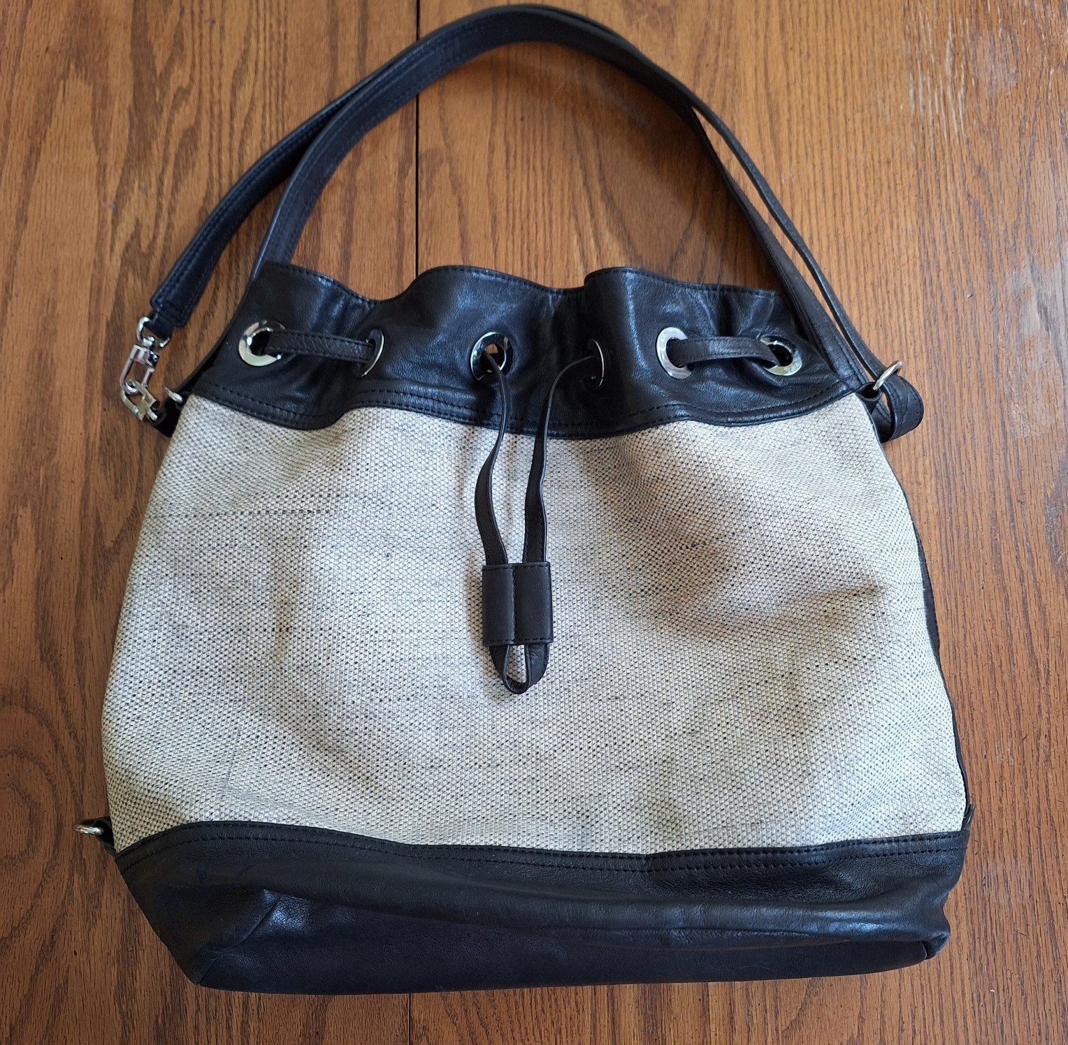Brooks Brothers Black Leather & Cream Bucket Bag Purse Cinch Top Shoulder EUC