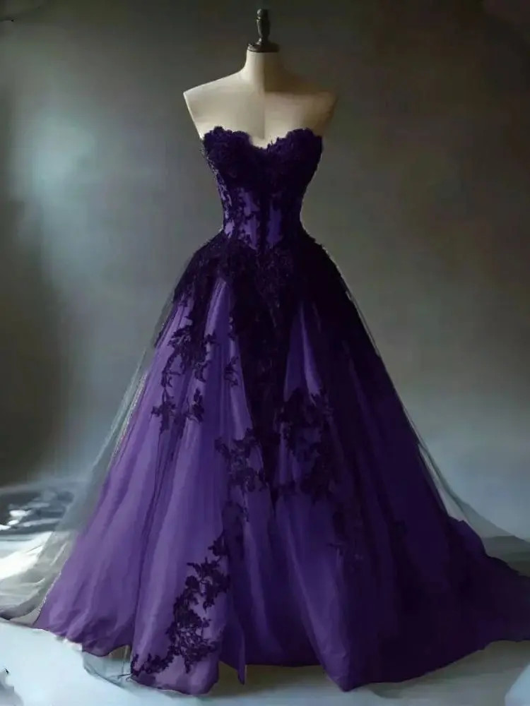 Gothic Purple Black Wedding Dresses Strapless Lace Applique Vintage Bridal Gowns