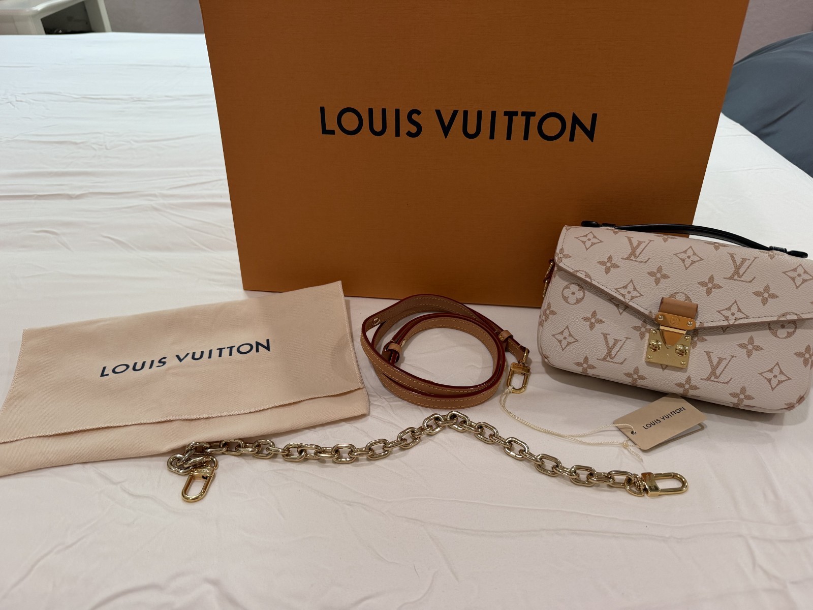 Louis Vuitton Monogram Dune Pochette Metis