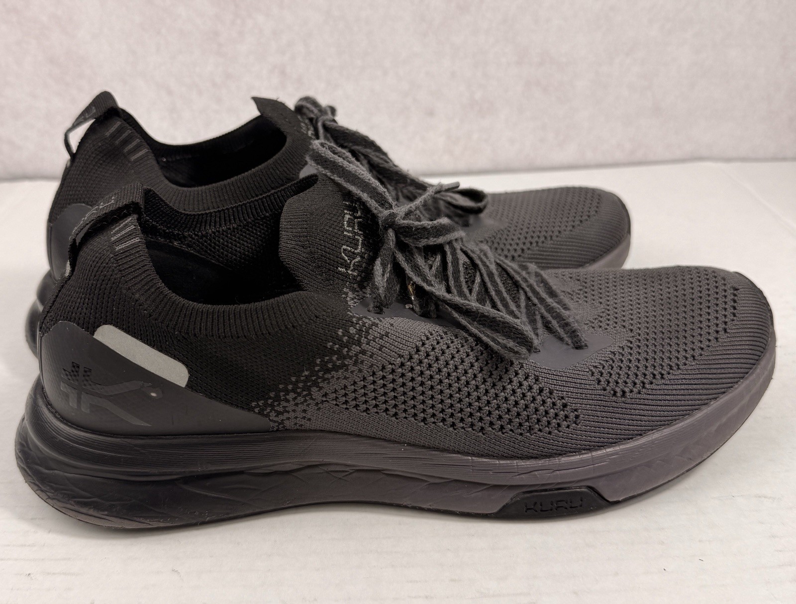 KURU Men’s Black Solid Lace-Up Low Top Athletic Sneaker Activewear Casual