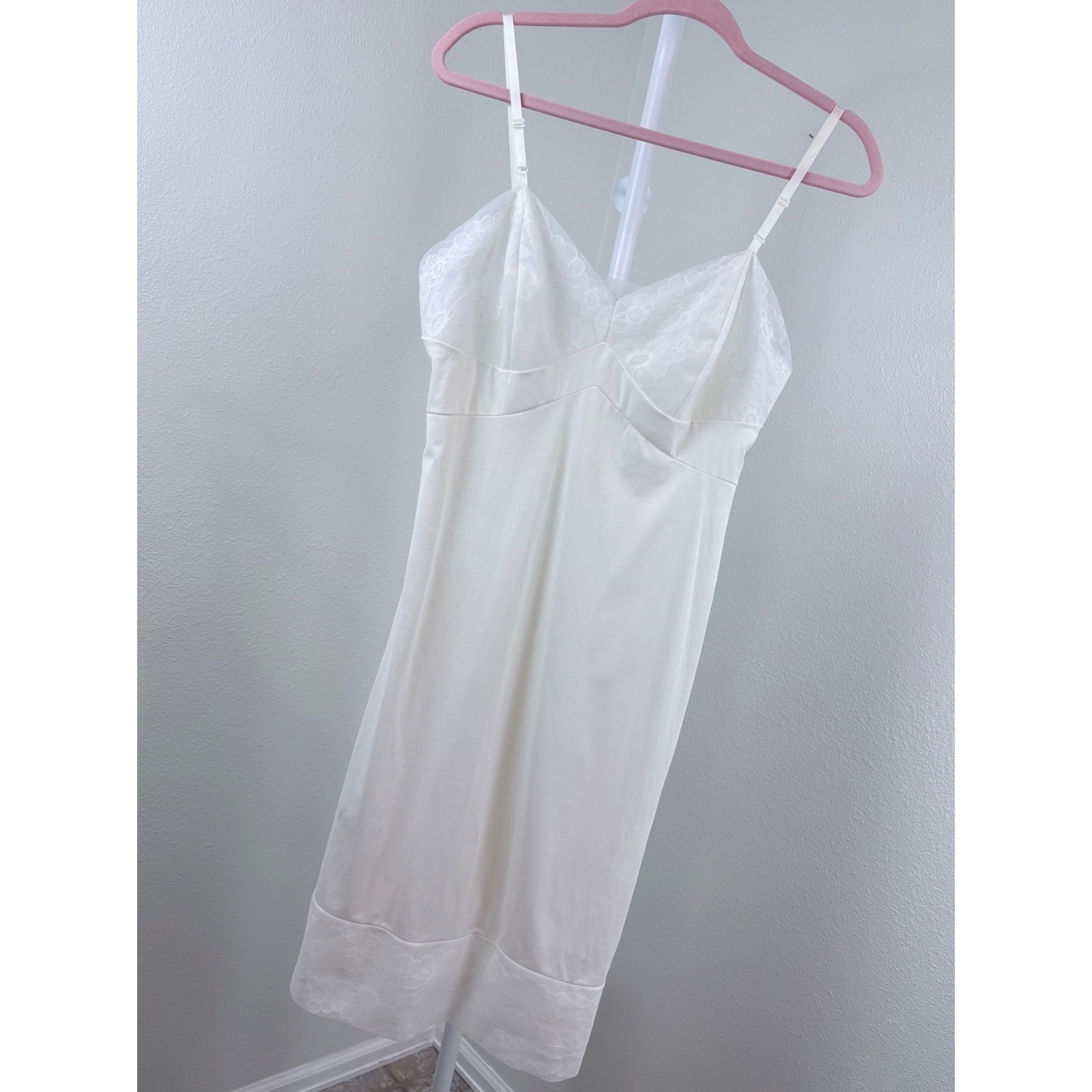Vanity Fair Vintage White Lace Trim Full Slip Antron III Nylon Size 36 USA Made