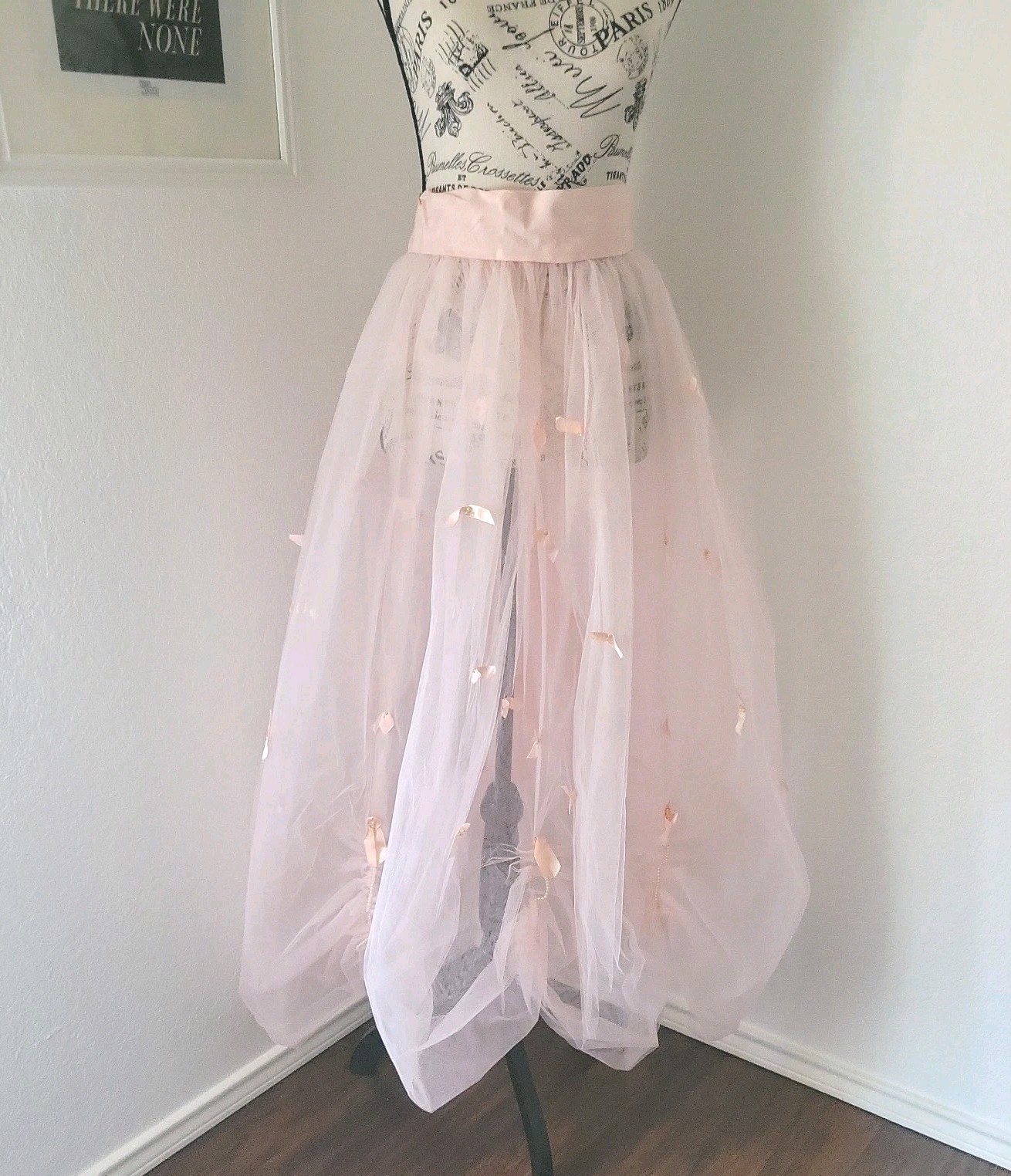Vintage 50s 60s Pink Tulle Overskirt Bow Applique Pearl Detail Cupcake Formal