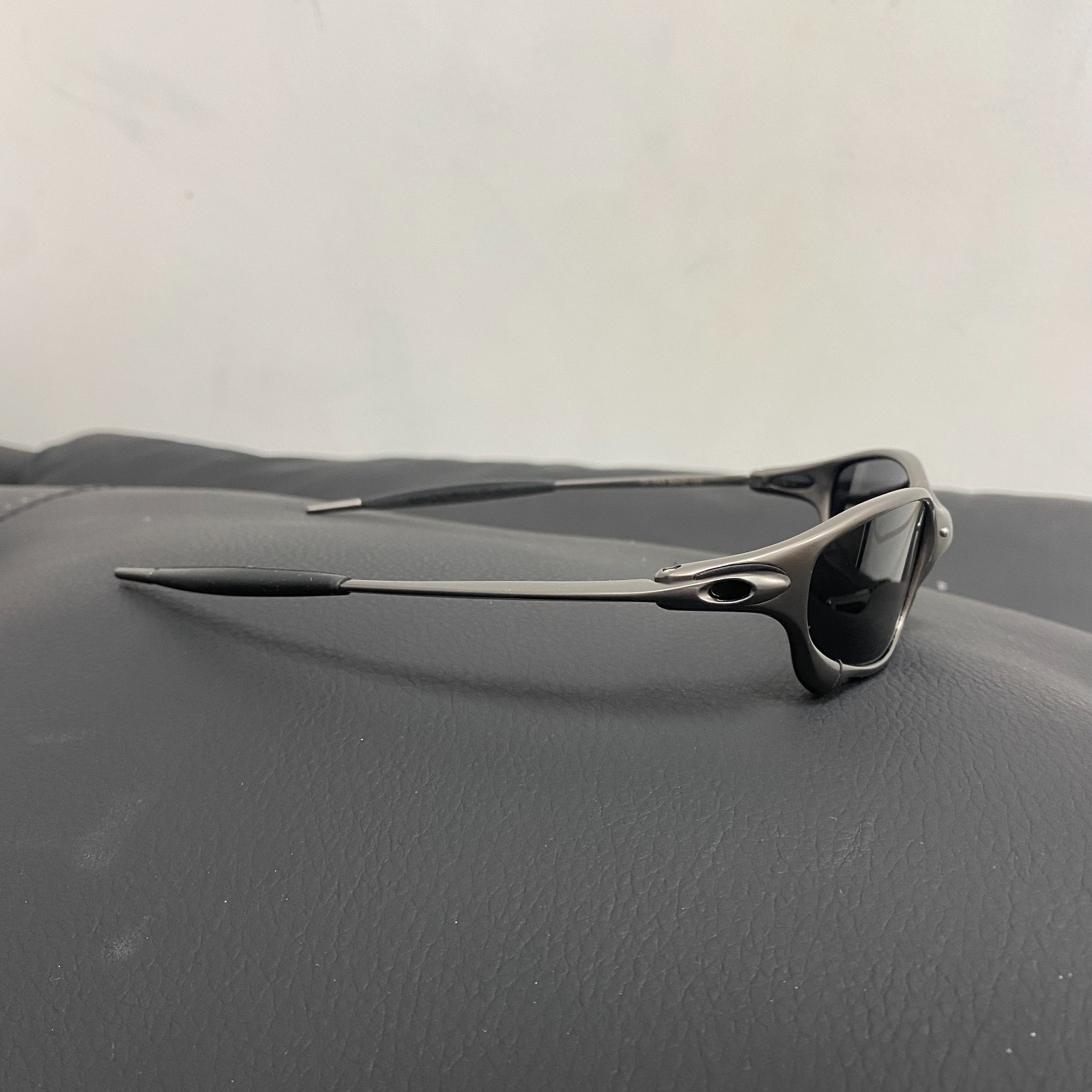 Oakley Juliet 1.0 X-Metal Polarized Sunglasses Gray Frames Black Lens Vintage Y2