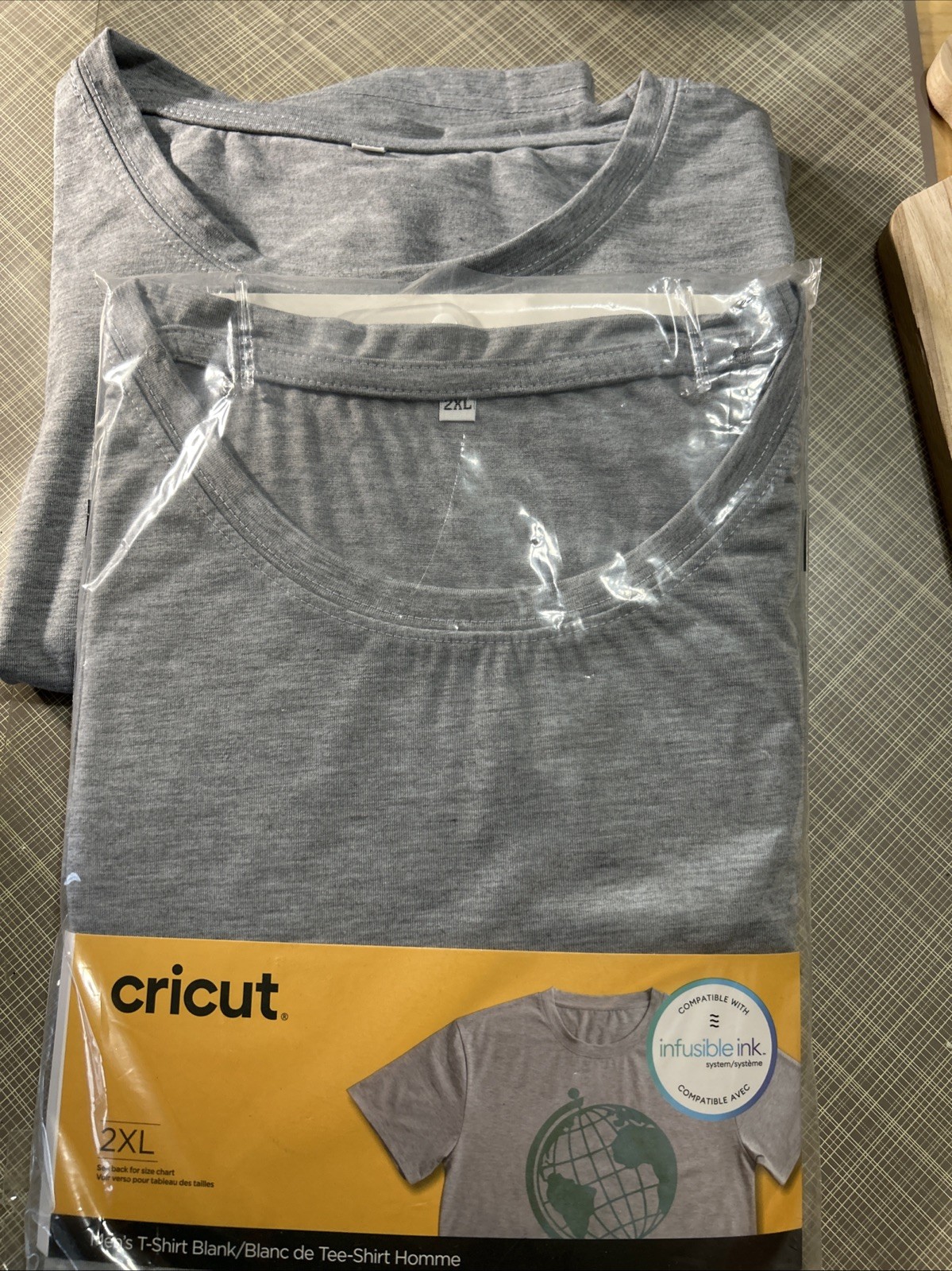 Men’s Cricut T Shirt for infusible Ink 2xlg 2 Pieces