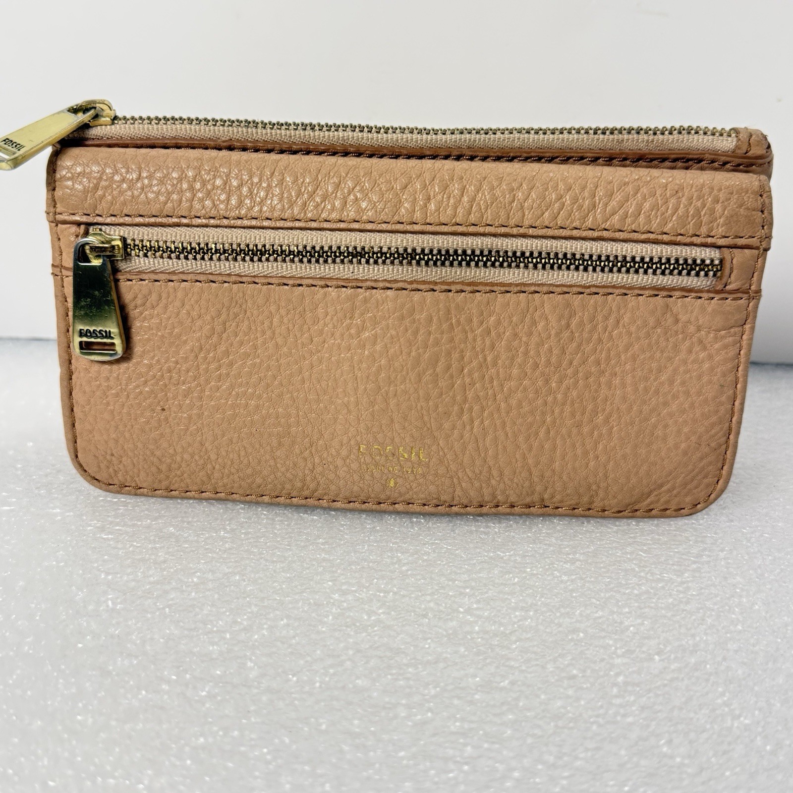 Fossil Pebble Leather Preston Multifunctional Wallet In Tan