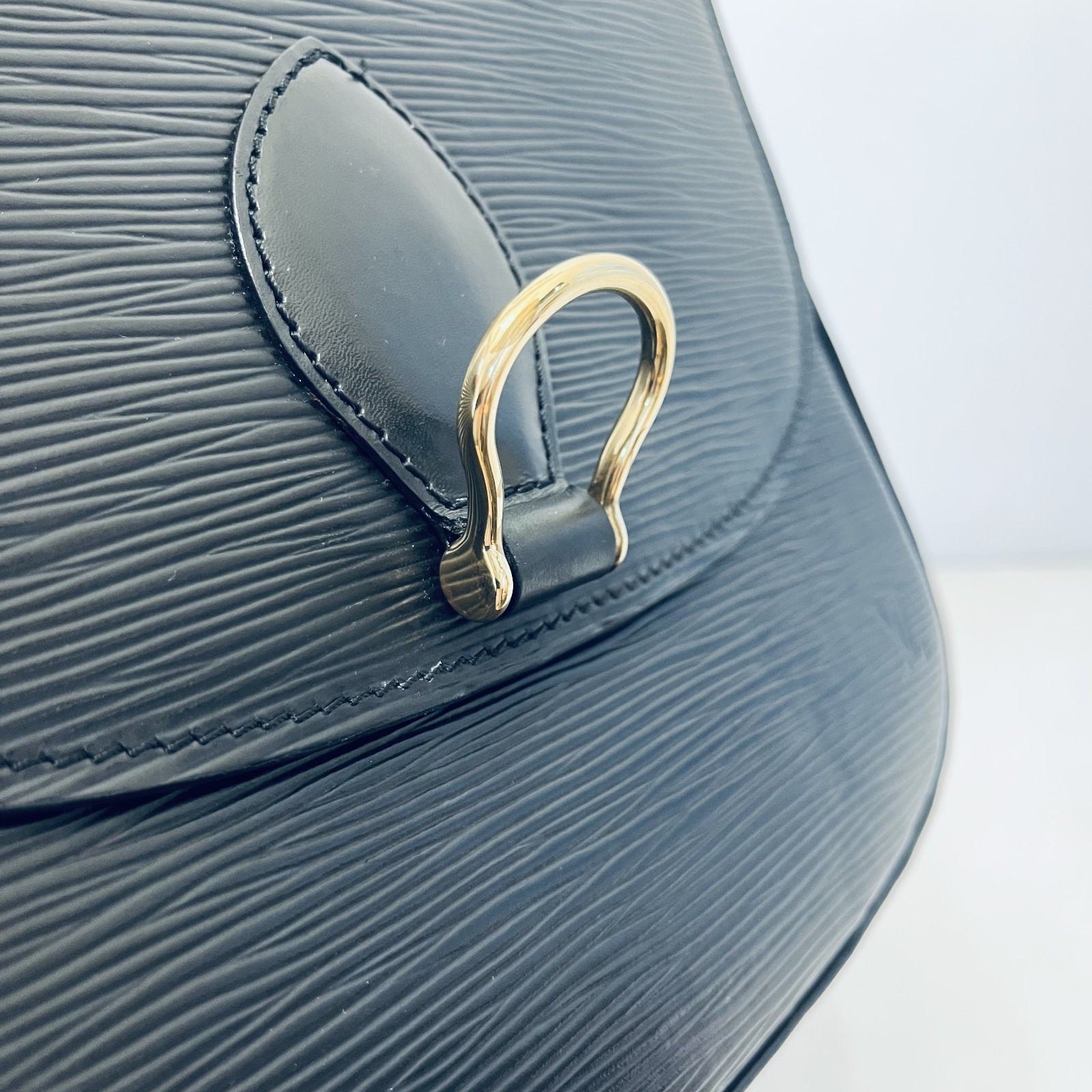 Louis Vuitton Saint Cloud GM Black Epi Leather Crossbody Bag Authentic M52192