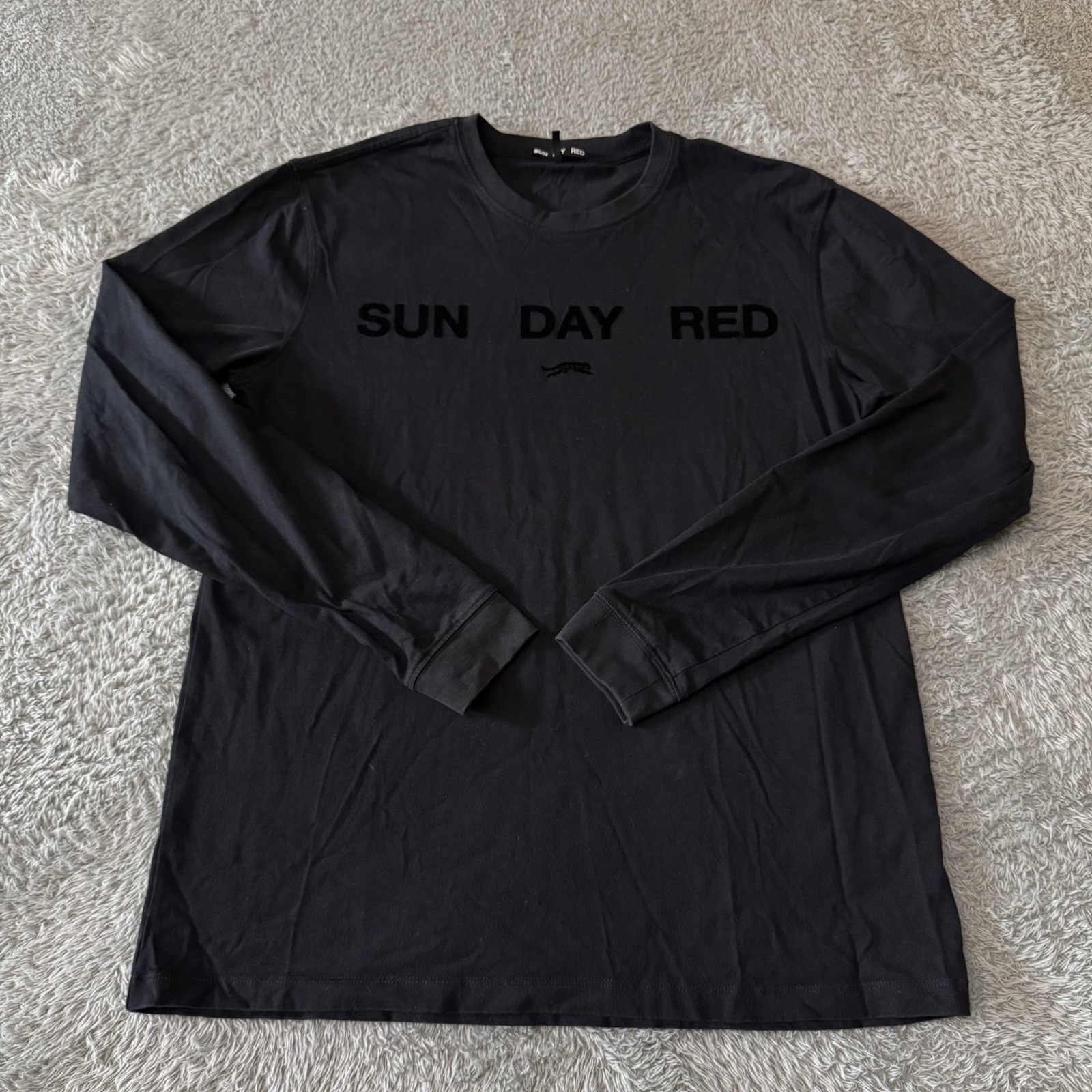 Sun Day Red Long Sleeve T-Shirt Dark Matter Triple Black Mens Small Tiger Woods