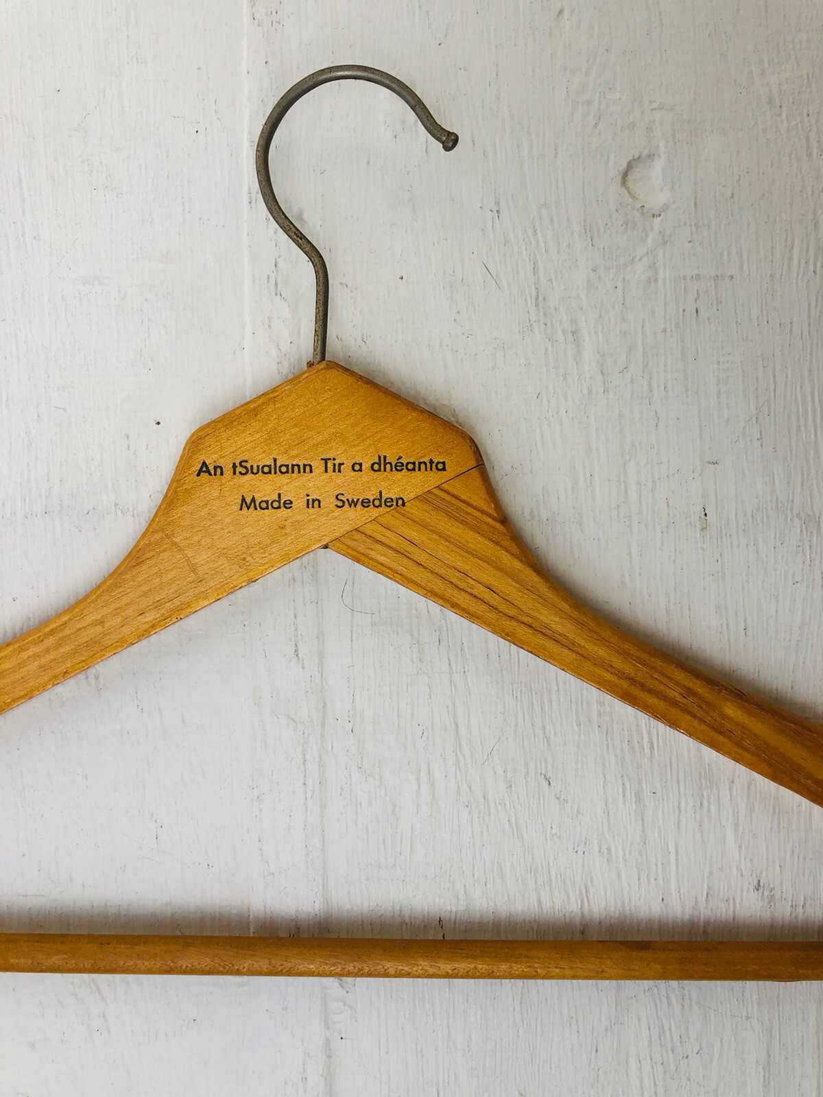 Vintage Wood Hanger Made in Sweden «an tsualann tir a dheanta» Irish Rare HTF