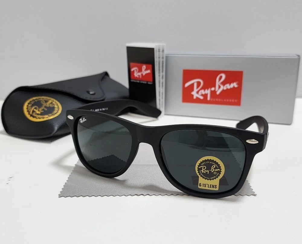 Ray-Ban Justin Classic Unisex Grey Lens Black Sunglasses – (RB4165 622/T3)
