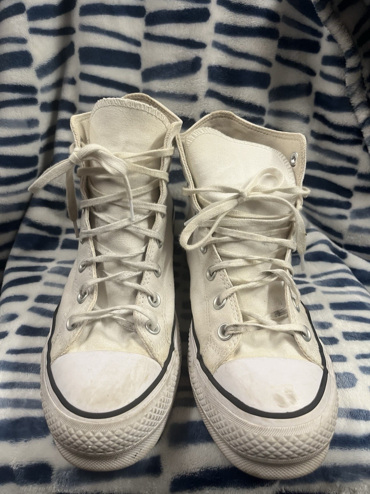Converse All Star women’s White Canvas Lace-Up High Top Athletic Sneakers Rubber