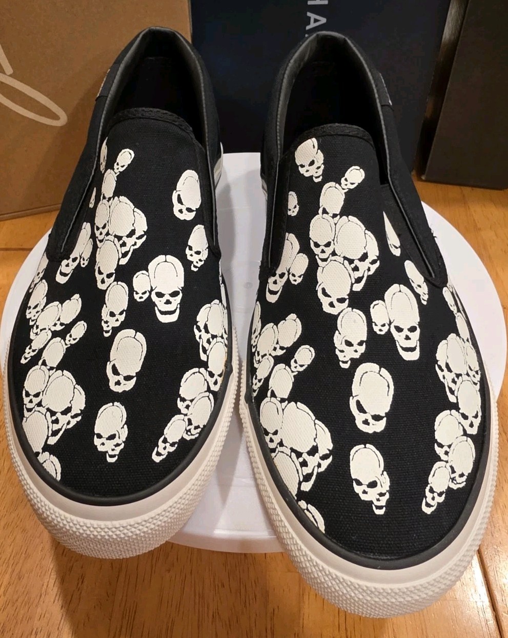 Converse Mens 11 / Women’s 12 Skid Grip EV Skull Print Slip On IZ834