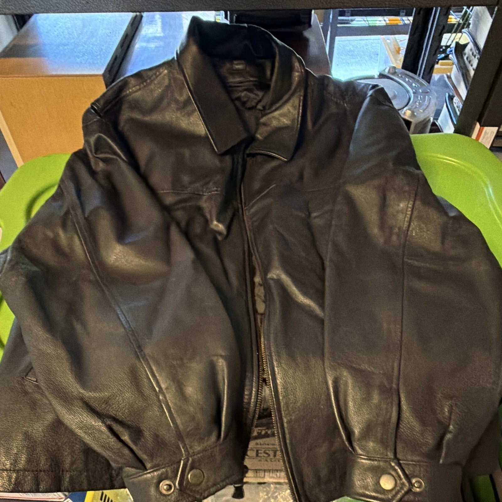 St. John’s Bay Men’s Black Leather Bomber Jacket Full Zip Lined Insulated L