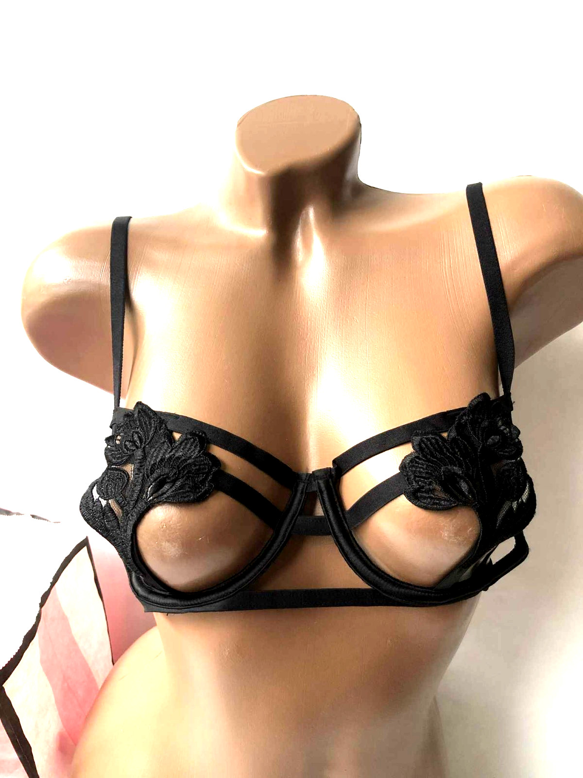 $70 VICTORIAS SECRET VERY SEXY STRAPPY EMBROIDERED OPEN CUP UNLINED BALCONET BRA