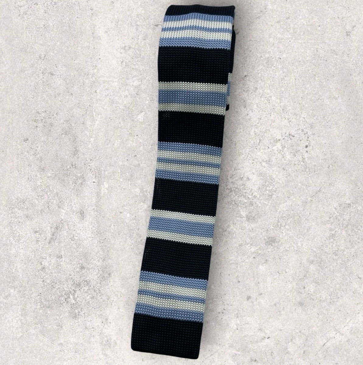 SONDERGAARD Polyester Knit Tie Navy Blue White Striped W:1.7″ EUC