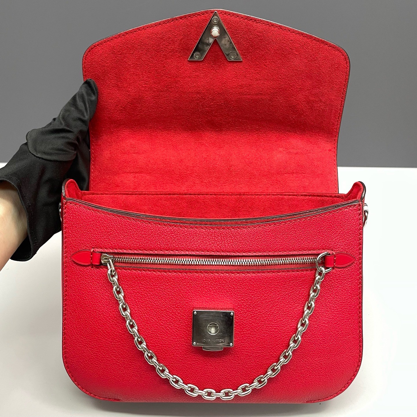 Louis Vuitton Pre-Owned Authentic Messenger Bag Red Silver