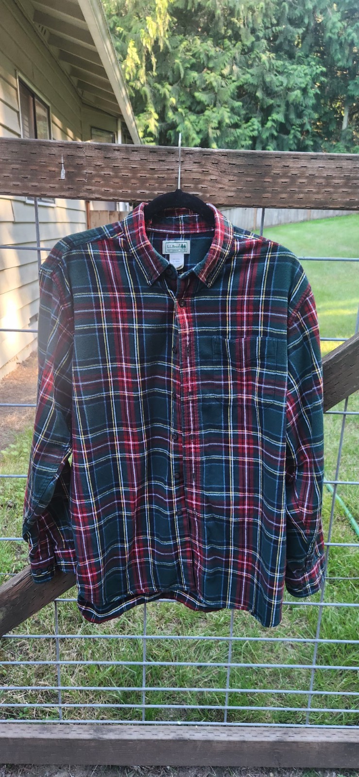 Mens size L Plaid Flannel L.L. Bean long sleeve Button Down Shirt
