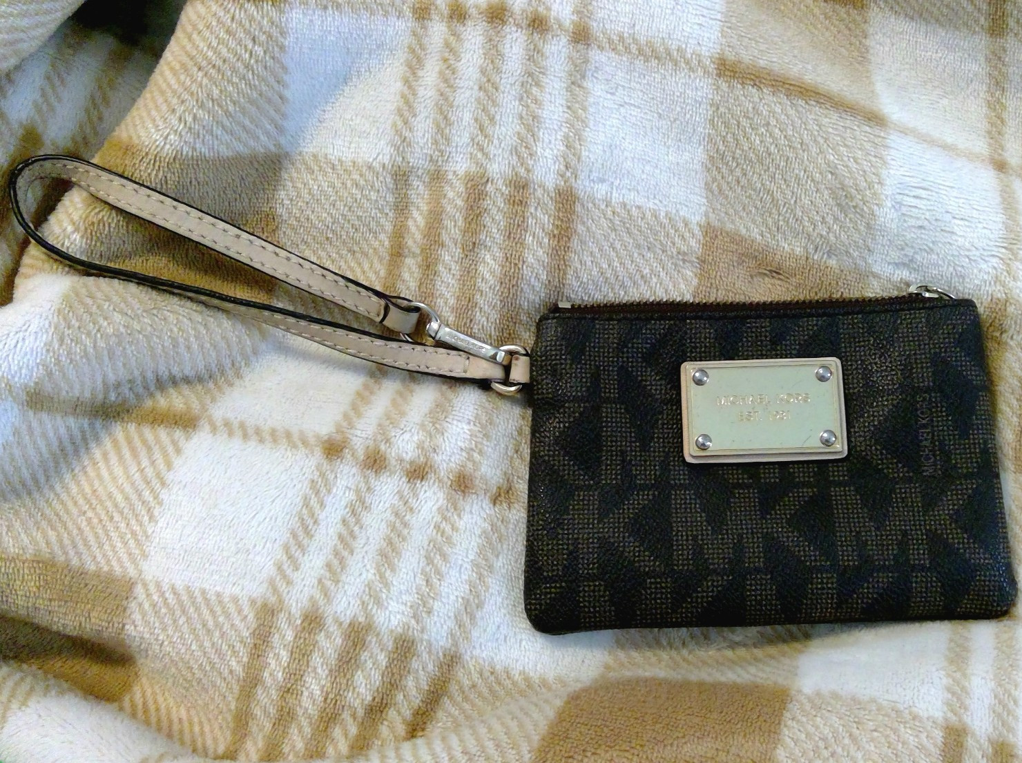 Michael Kors Logo Zip Wristlet Wallet Brown Credit Card Slots Inner Pockets