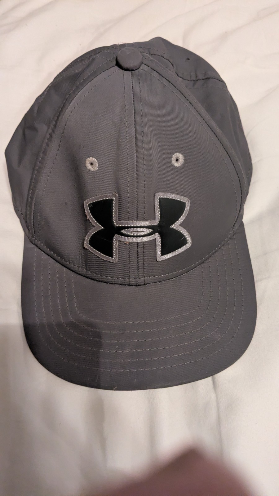 Under Armour Youth S/M snap back Gray/Black Logo/