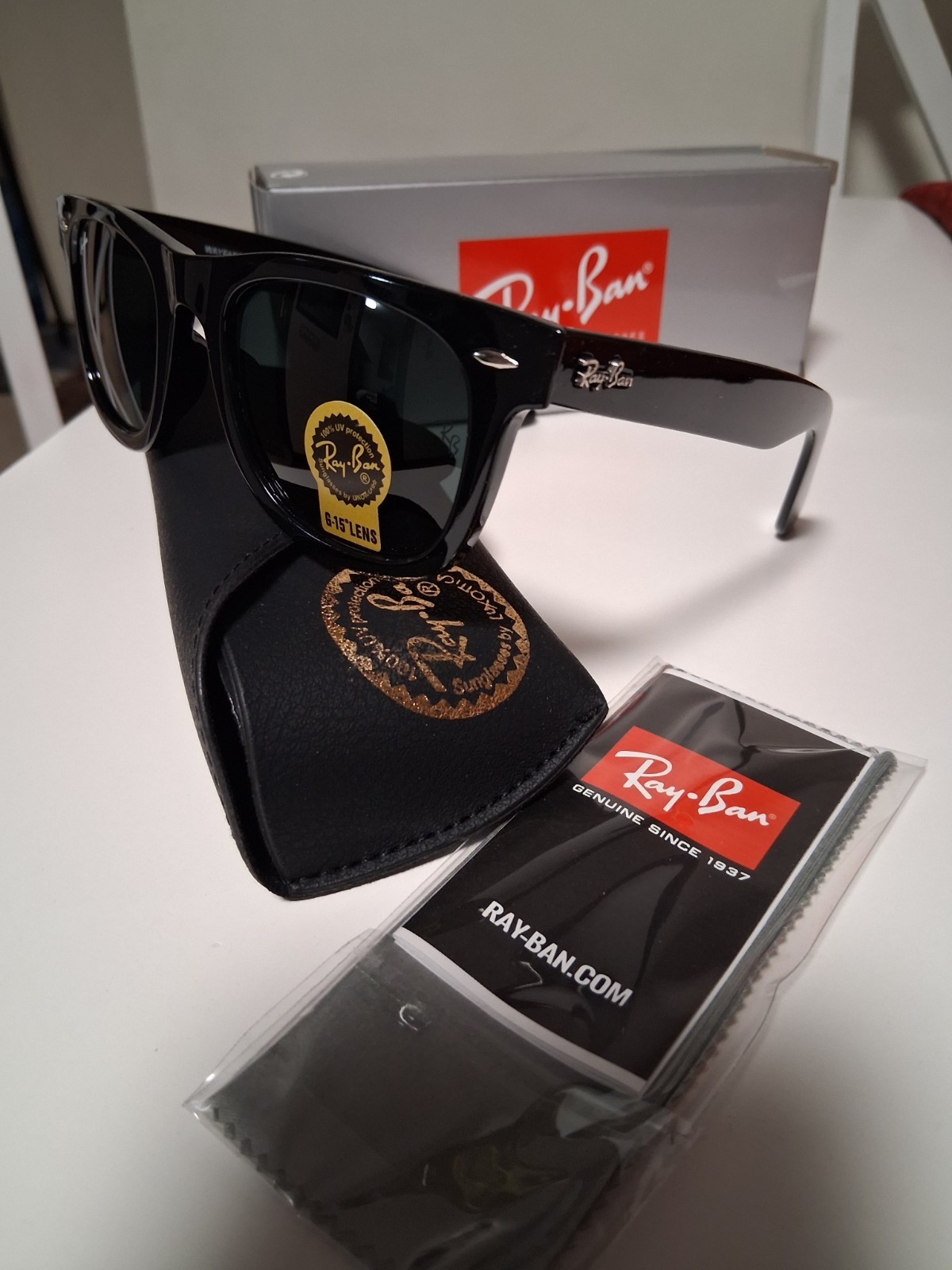 Ray-Ban Men’s Wayfarer Sunglasses Black Plastic Frame G-15 Green Glass Lens