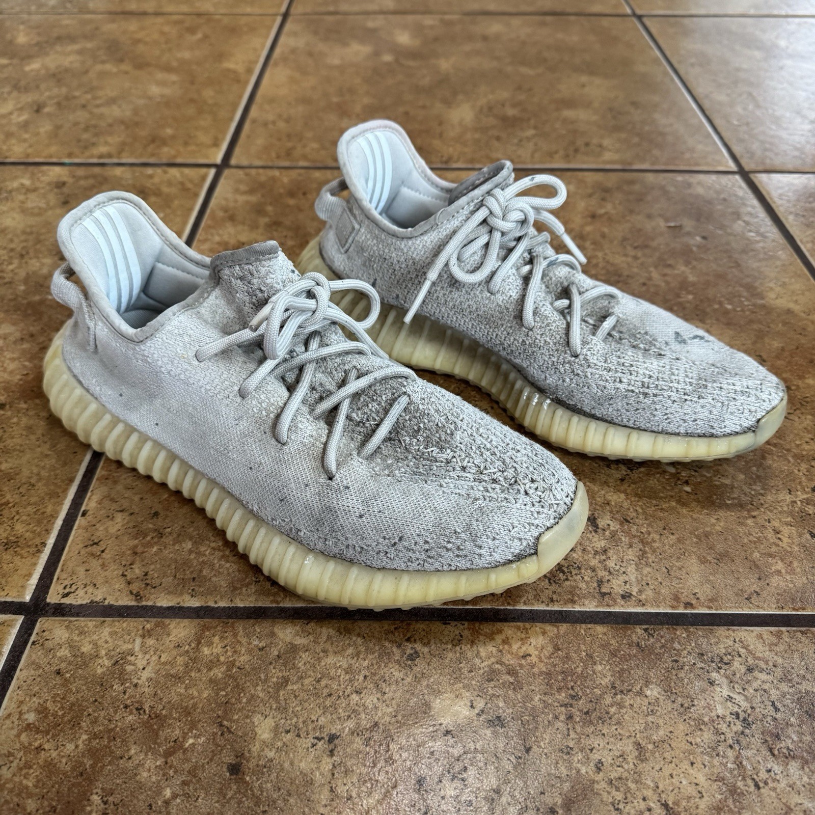 Size 9 Adidas Yeezy Boost 350 V2 Low Cream White / Triple White Worn