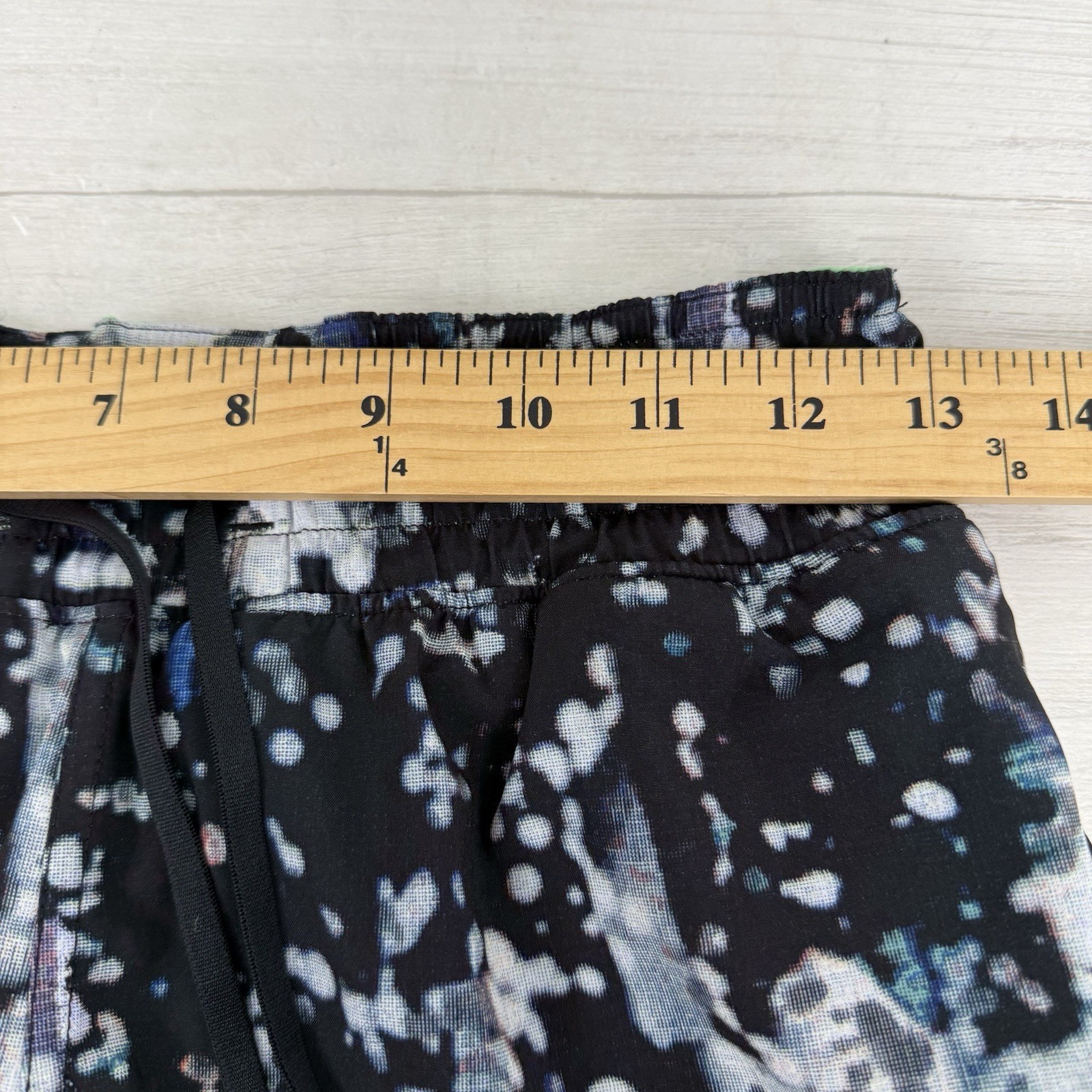 Lululemon Choose A Side Reversible Shorts Green Blue Camo Women’s Size 4 Rise 11