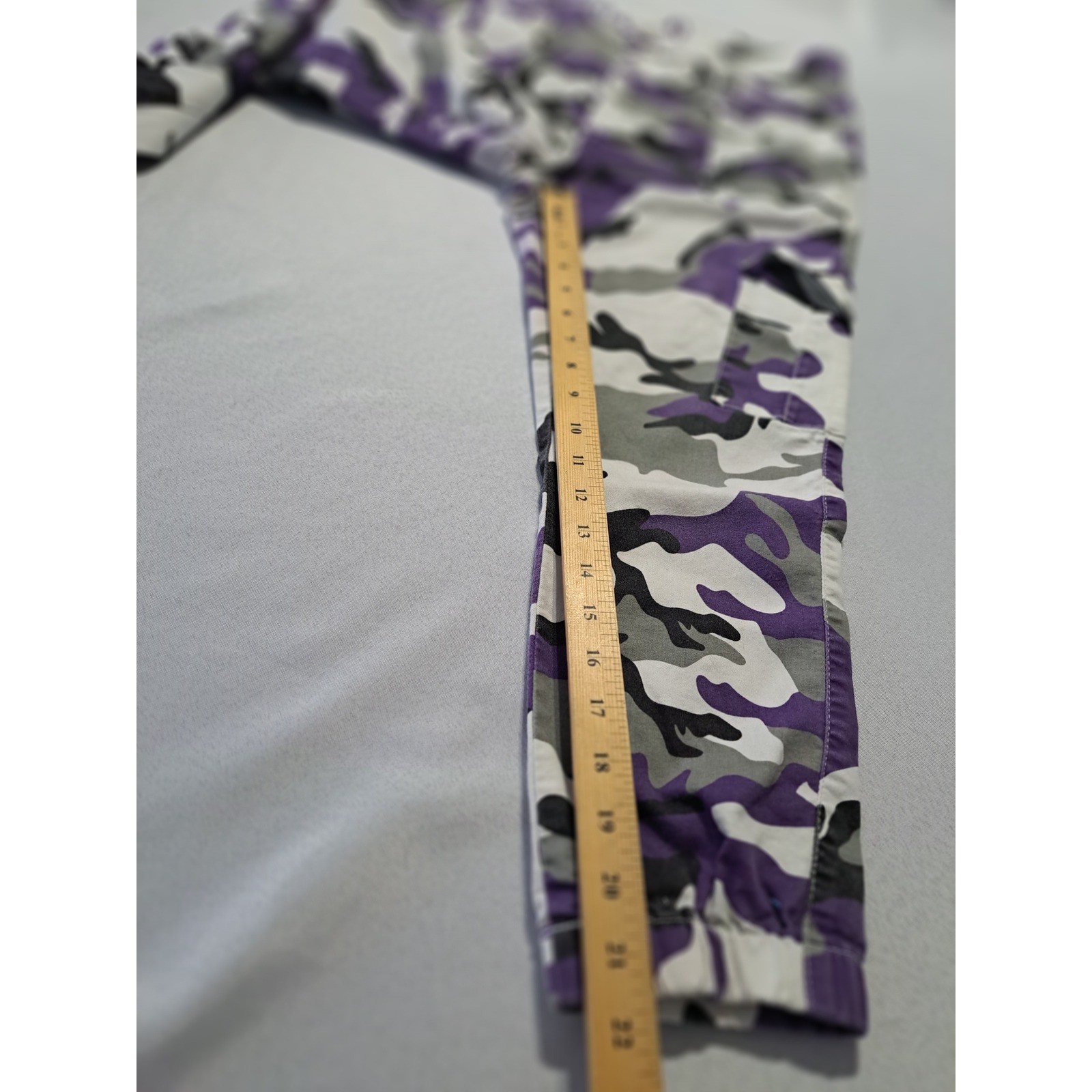 V.I.P. Jeans Purple Camo Cargo Jogger Pants Womens Size 15/32 Streetwear Utility