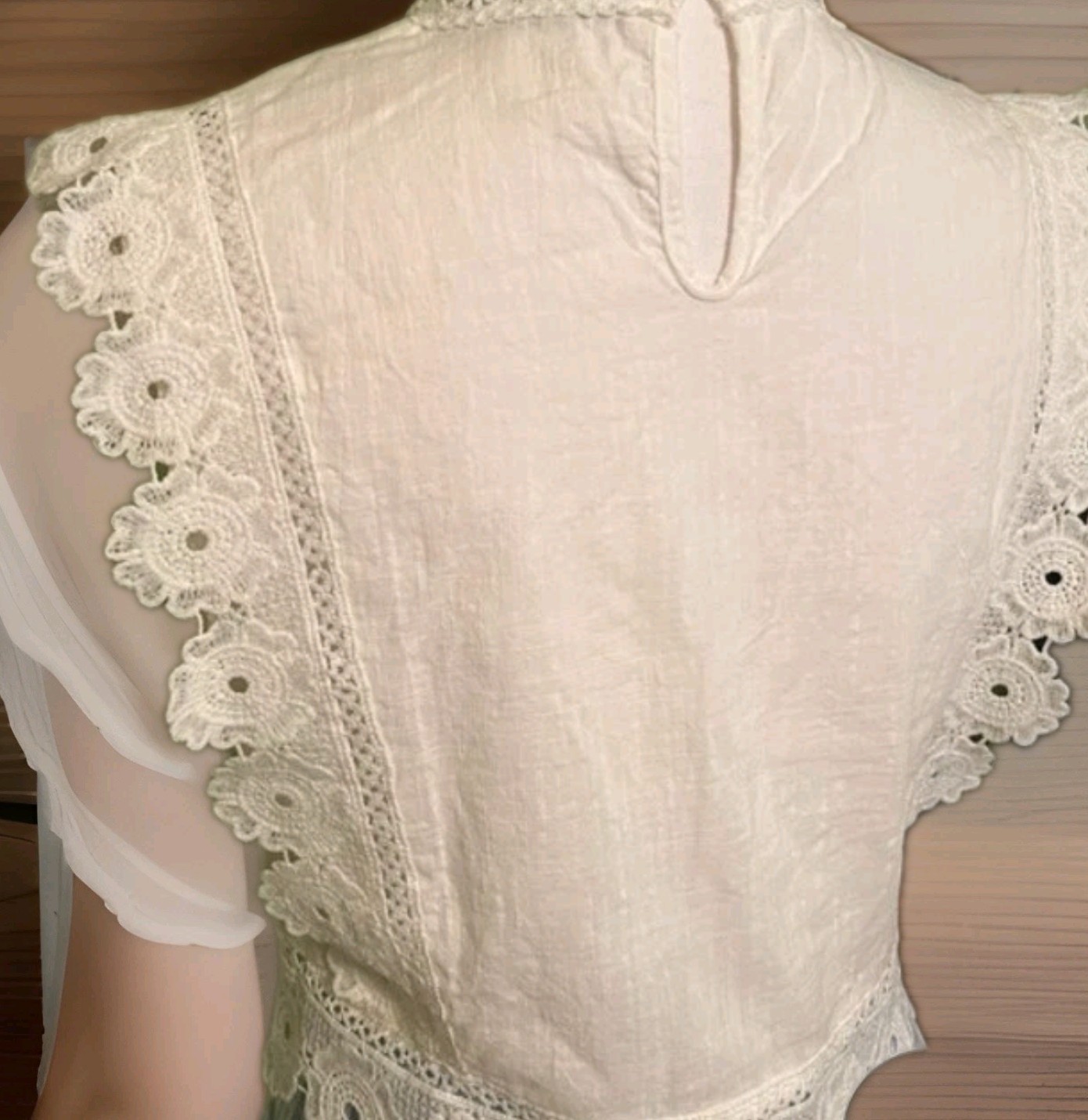 SHEIN 100% cotton White Floral Mock Neck Sleeveless Cotton Lace Top, Button, S