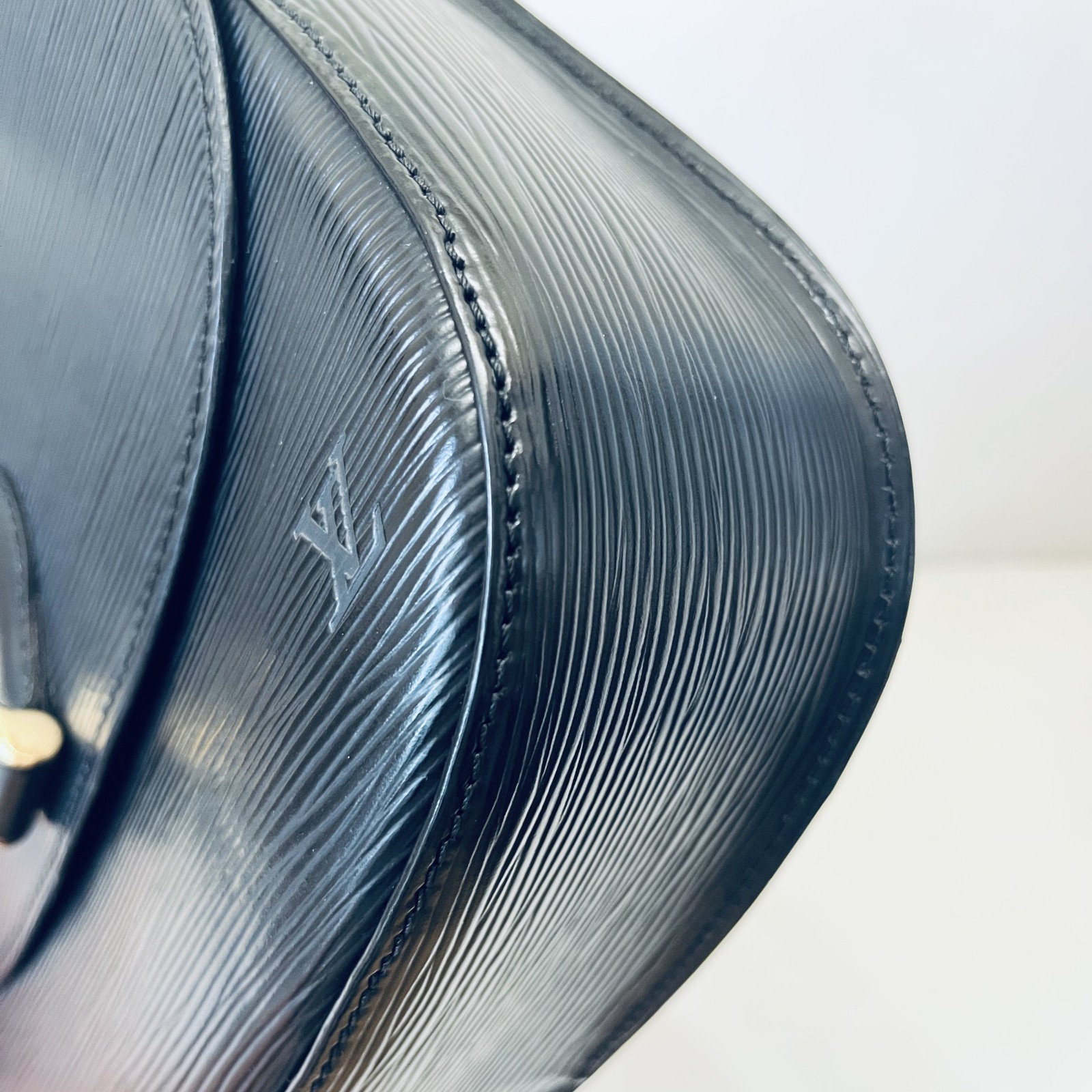 Louis Vuitton Saint Cloud GM Black Epi Leather Crossbody Bag Authentic M52192