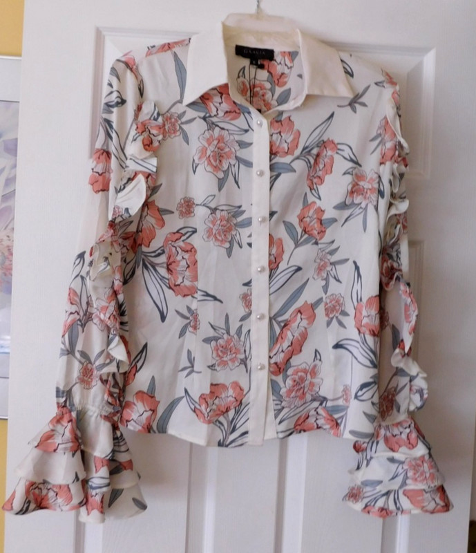 NWT Gracia Women’s Size M Floral Bell Ruffled Slvs Blouse Pearl Buttons Shirt