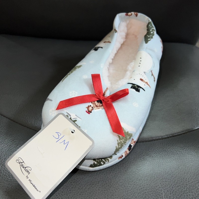 New Fashion By Mirabeau Soft Slip On, Non Slip, House Slippers Small. Snow Men