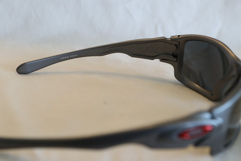 Oakley Alinghi Sunglasses OO9128-08 Grey/Black Iridium With Case and Dust Bag gallery