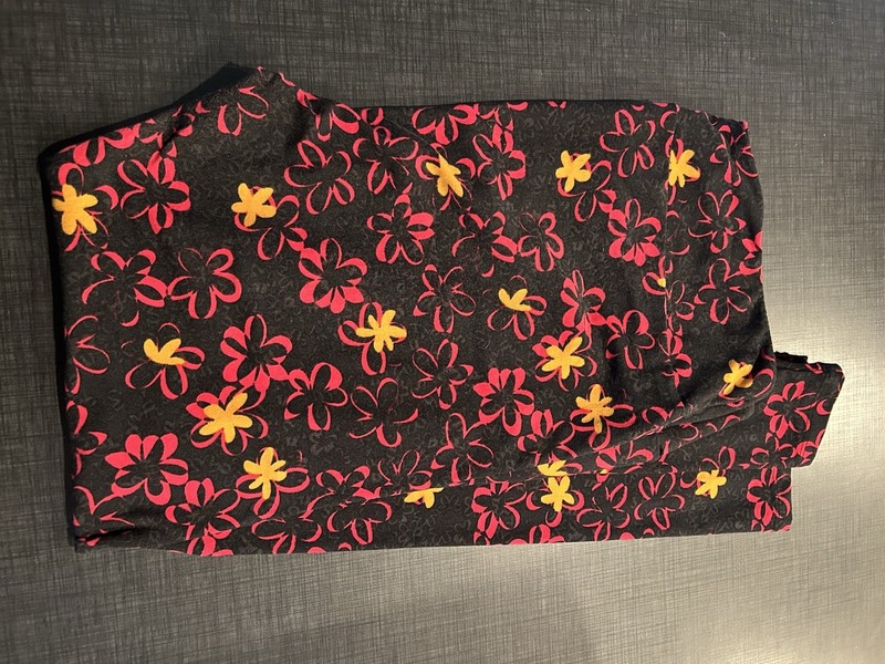 LuLaRoe Women’s Leggings – TC – Black Background With Vibrant Flowers