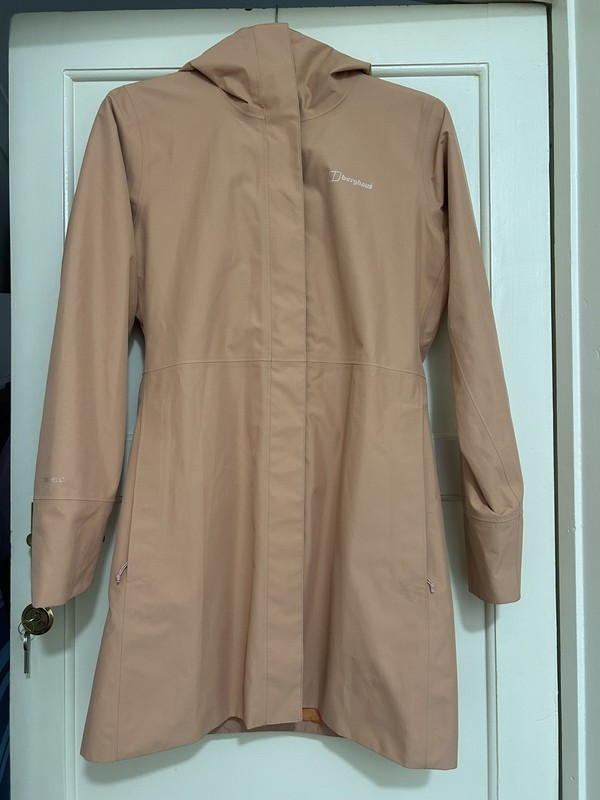 Womens Berghaus Hydrshell Rain Coat Walking Outdoors Hooded Coat Slim fit Sz 12