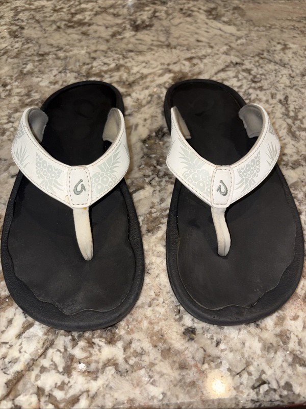 olukai womens 8 sandals Hana Thong Preowned