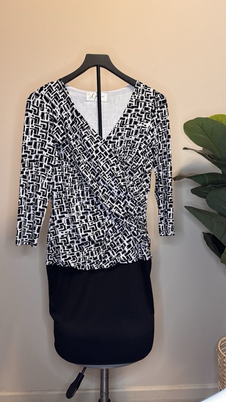 Goldleeda Women’s Small Or Medium Long Sleeve Slightly Stretchy