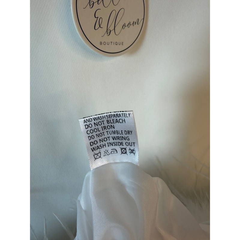 Bella & Bloom Boutique White Feather Hem Sleeveless Top CD3769 Mens Medium gallery