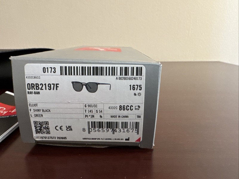 Ray-Ban Elliot Sunglasses RB 2197 901/31 Polished Black Green Glass 52mm w/case gallery
