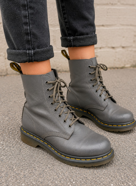 Dr. Martens 1460 Pascal Virginia Gray Leather Lace Up Combat Boots Size 9 Grunge