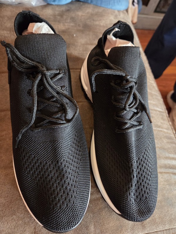 Pair Of New Black Stretchy Tennis Shoes Women Sz 9 1/2