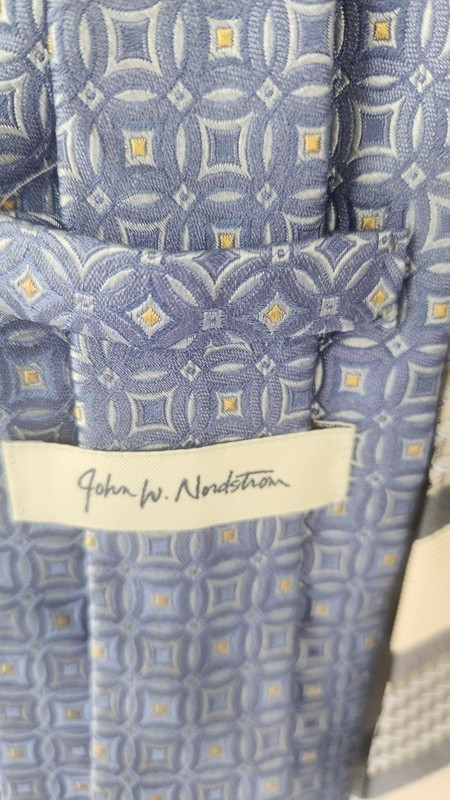 Lot of 6 Men's Neckties Various Brands Various Lengths Widths & Materials gallery