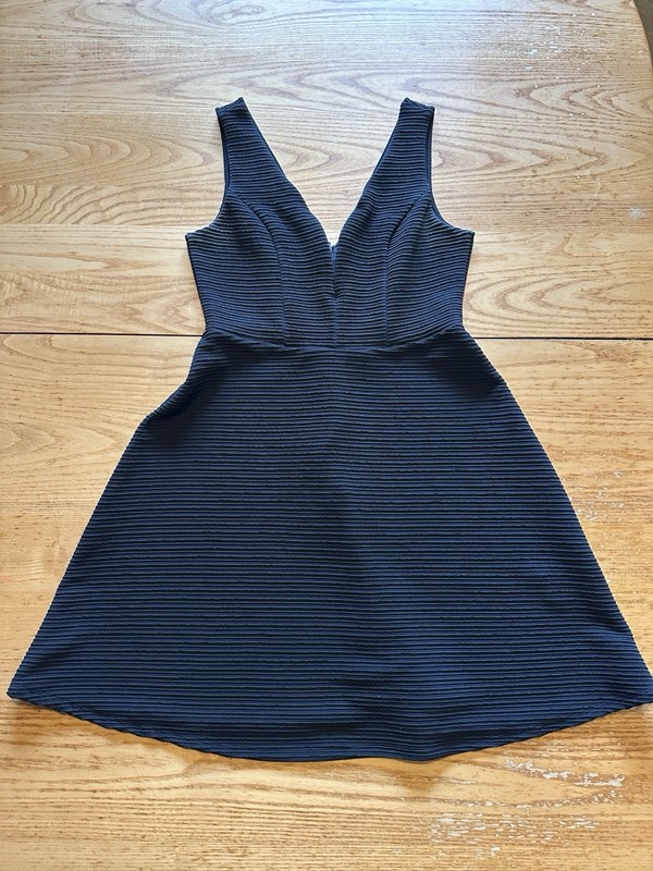 Bongo Sleeveless Skater Dress Medium M Navy Blue Ribbed Textured Deep V-Neck
