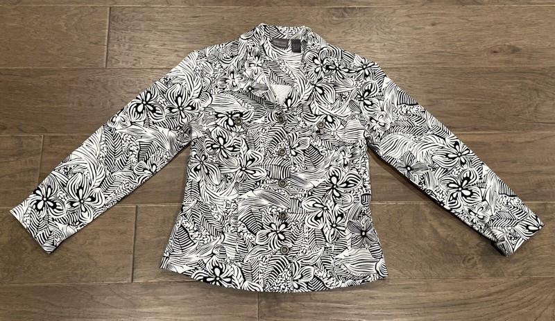 Chicos Size 0 US Size 4 White Floral Additions Blazer