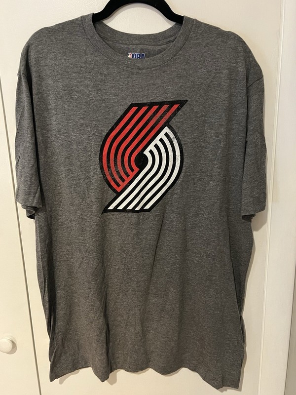 NBA Portland Trail Basketball Men’s XL Short Sleeve Crewneck T-shirt Gray