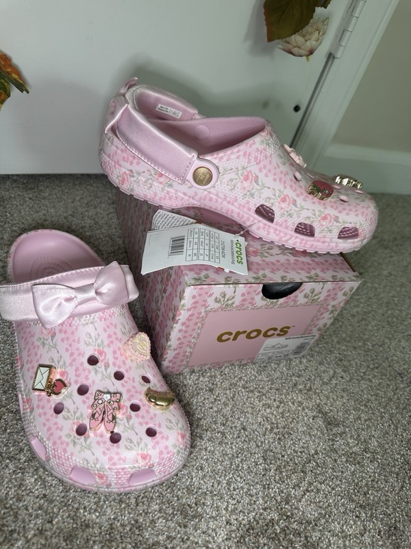LoveShackFancy x Crocs Pink Classic Clog Women’s Size 9 NWT gallery
